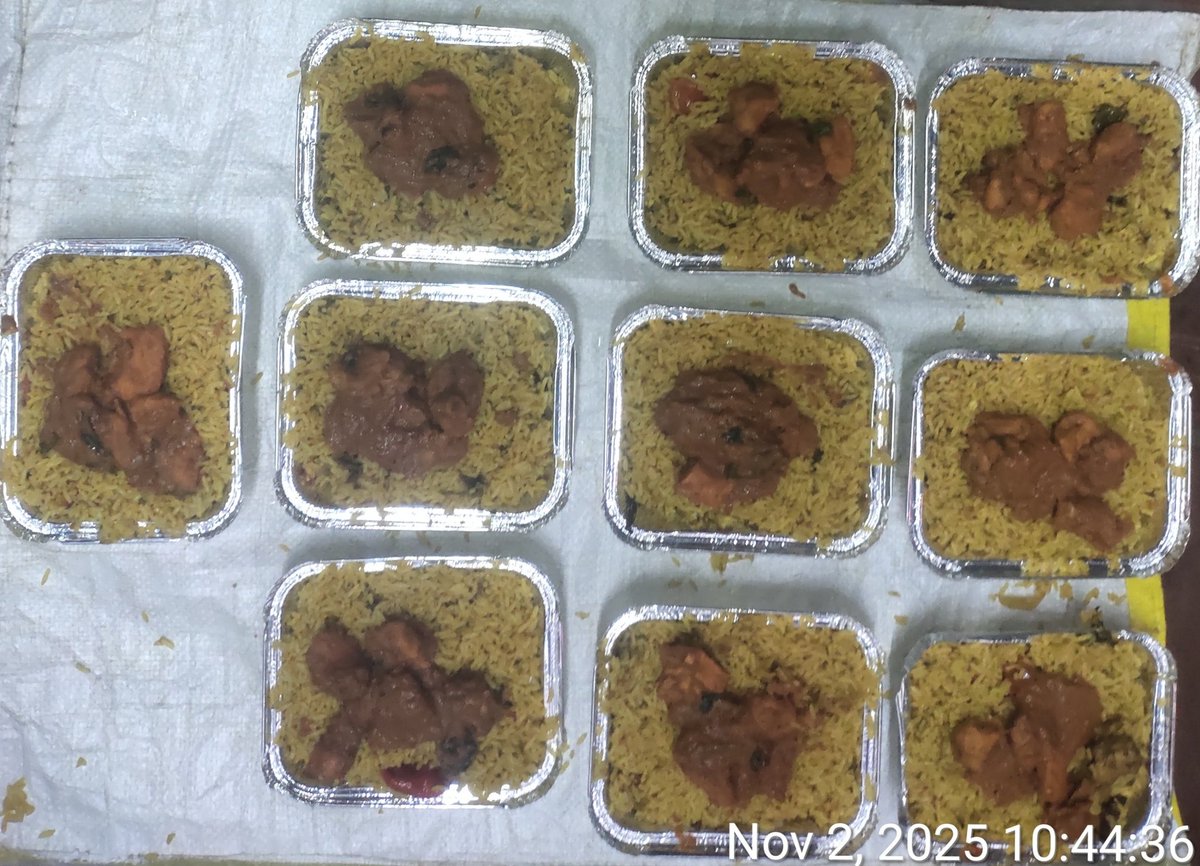 Rajinirasigan53's tweet image. தமிழக வெற்றி கழகம் சமூக ஊடக அணி பொறுப்பாளர் @Pokkiri_Victor பணம் அனுப்பி தூய்மை பணியாளர்களுக்கும் சின்ன குழந்தைகளுக்கும் சிக்கன் பிரியாணி & முட்டை குடுக்க சொன்னாரு ❤😊🙏