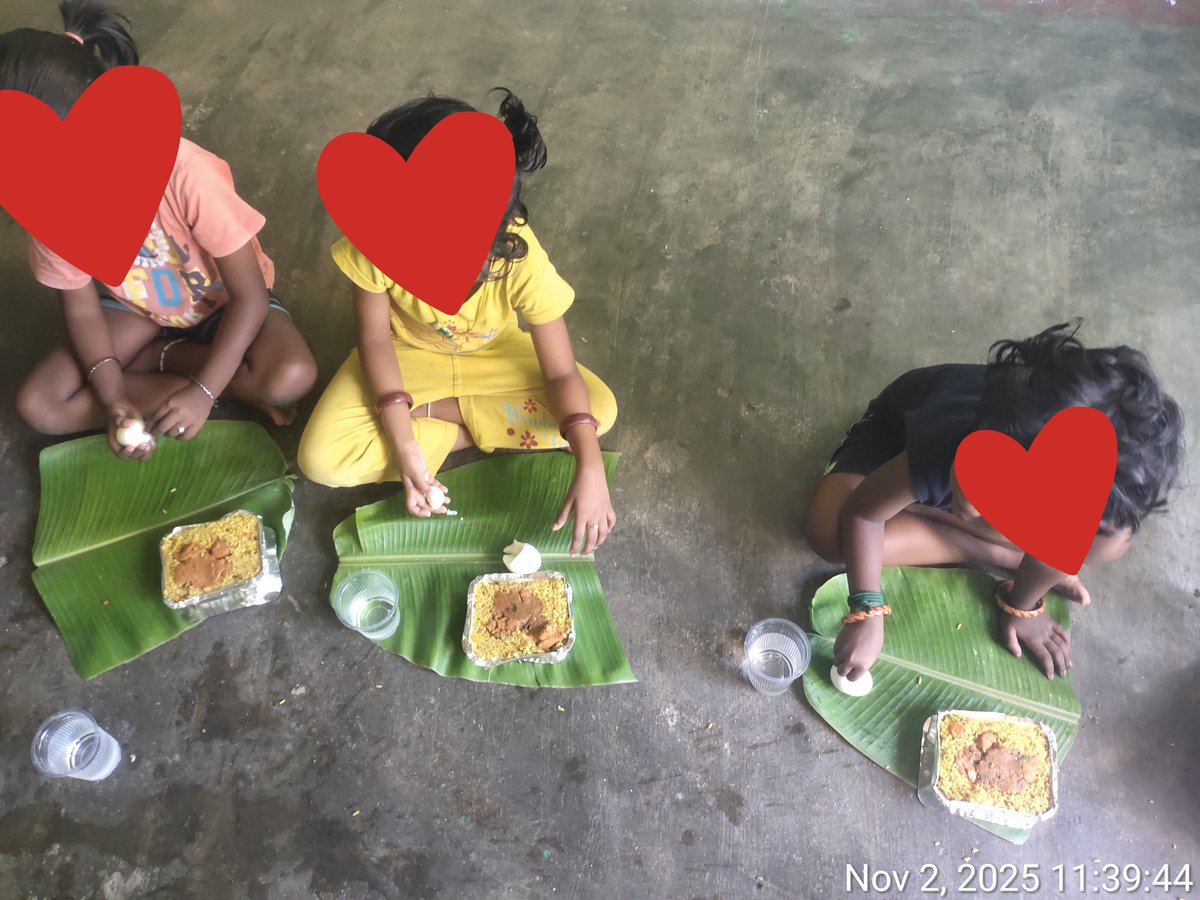 Rajinirasigan53's tweet image. தமிழக வெற்றி கழகம் சமூக ஊடக அணி பொறுப்பாளர் @Pokkiri_Victor பணம் அனுப்பி தூய்மை பணியாளர்களுக்கும் சின்ன குழந்தைகளுக்கும் சிக்கன் பிரியாணி & முட்டை குடுக்க சொன்னாரு ❤😊🙏