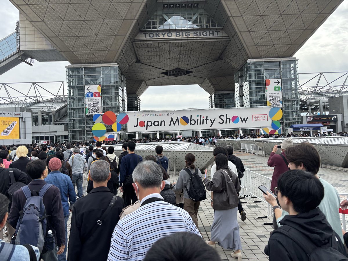 テレビ見てたら、
いくっしょ、モビショー！と言われたので、ビックサイトに行って来ました。
想像以上の人、人、人👦
でも大勢の人が毎年来場するだけあって、色々見どころありました！
まだ行っていない人は11月9日までなので、お早めに！
#モビショー　#モビリティショー
#東京ビッグさいと