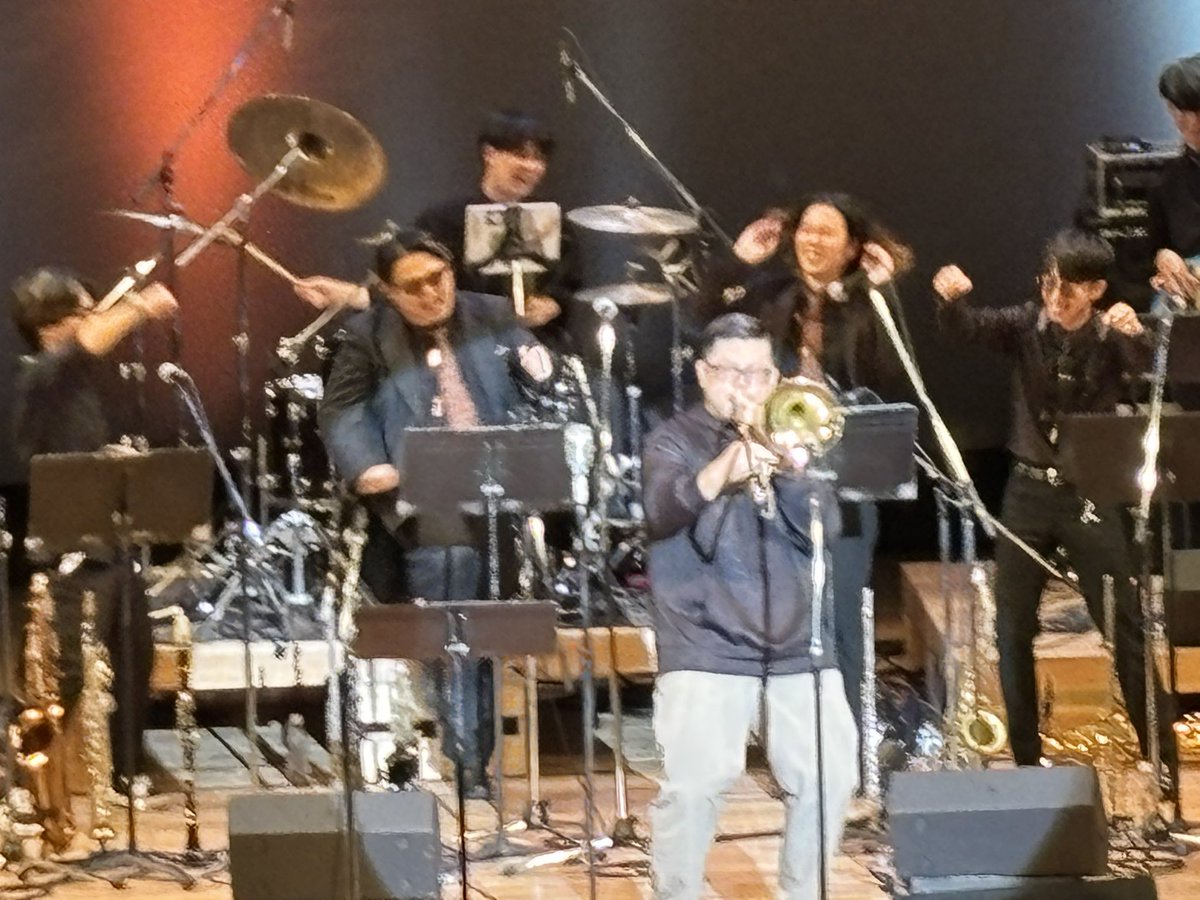 chibanokuni's tweet image. Lowland Jazz Groove on Night
2025/10/31
@函館市民会館

飛び入りでFIRE HORNSのとっちさん @toshibones が参加してくださいました。ありがとうございました！