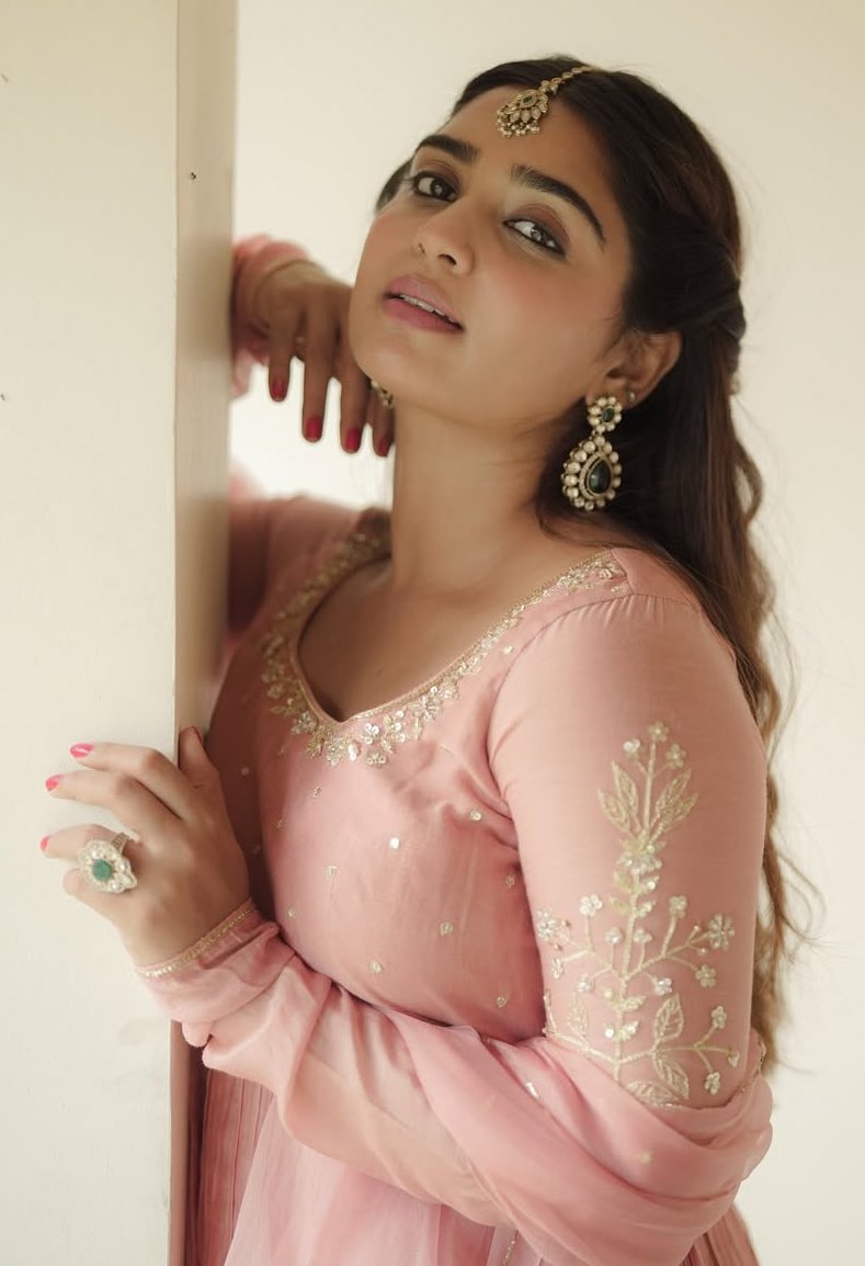 நம்மை நாமே
வெறுக்கும் நிலைக்கு
ஆளாக்கி விடுகிறது
சிலர் மேல்
நாம் கொண்ட அன்பு!💗