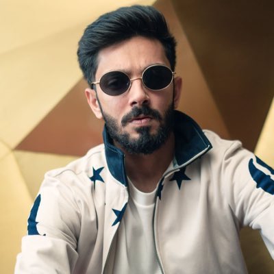 itxcheemrag's tweet image. This is an appreciation tweet for @anirudhofficial and his mind-blogging  #KingTitleReveal BGM 🥵❤️🔥