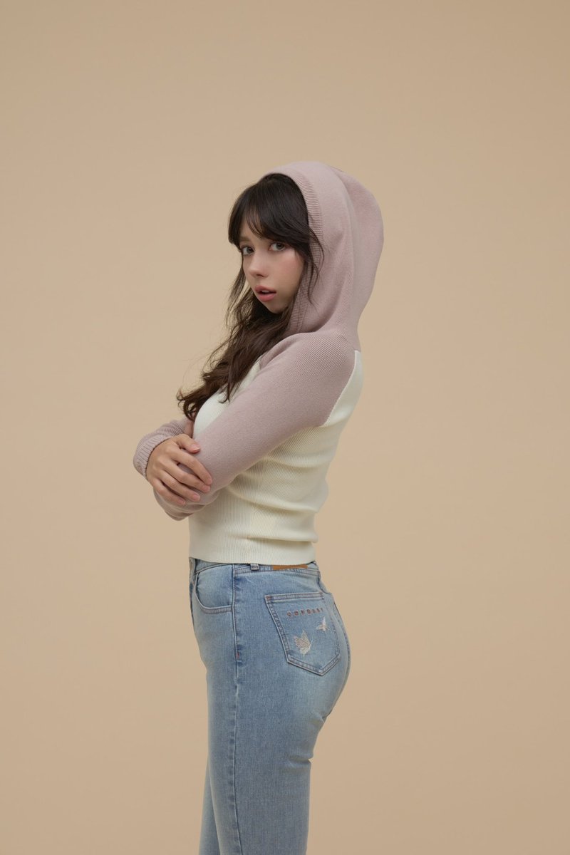 Letter mary logo tops color pink beige/black ¥11000-tax in 程よく