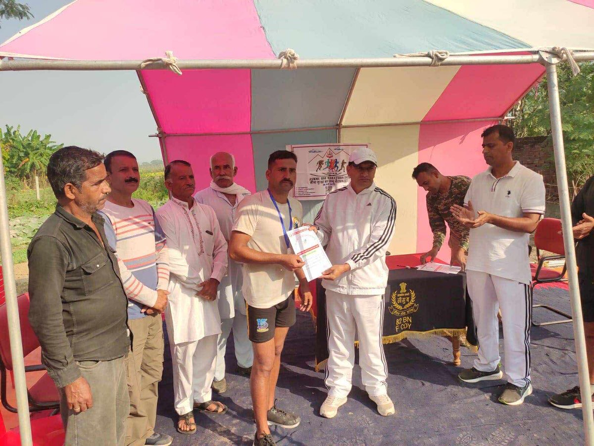 bsf_jammu's tweet photo. On 1 Nov 2025, BSF I-Nagar organized a 5 km run in the border area of Kathua to motivate border residents to participate in the upcoming Jammu BSF Marathon 2025. BSF personnel & locals joined with great enthusiasm. Winners were felicitated. 

#JammuBSFMarathon2025 
#FitIndiaRun 
#NashaMuktBharat 

@PMOIndia @HMOIndia @BSF_India @OfficeOfLGJandK @mygovindia @diprjk @dmjammuofficial @PIBHindi @PIB_India @PIBHomeAffairs @ANI @ddnews_jammu @DDNewslive @PTI_News @MoHFW_INDIA  @airnewsalerts