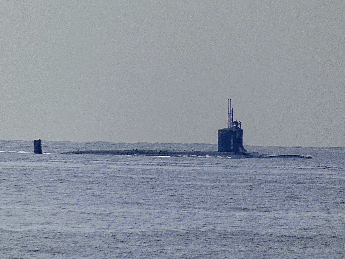 雲海のアトミックサブマリーン Chinese Type 09IIIB nuclear powered submarine surfaces in image