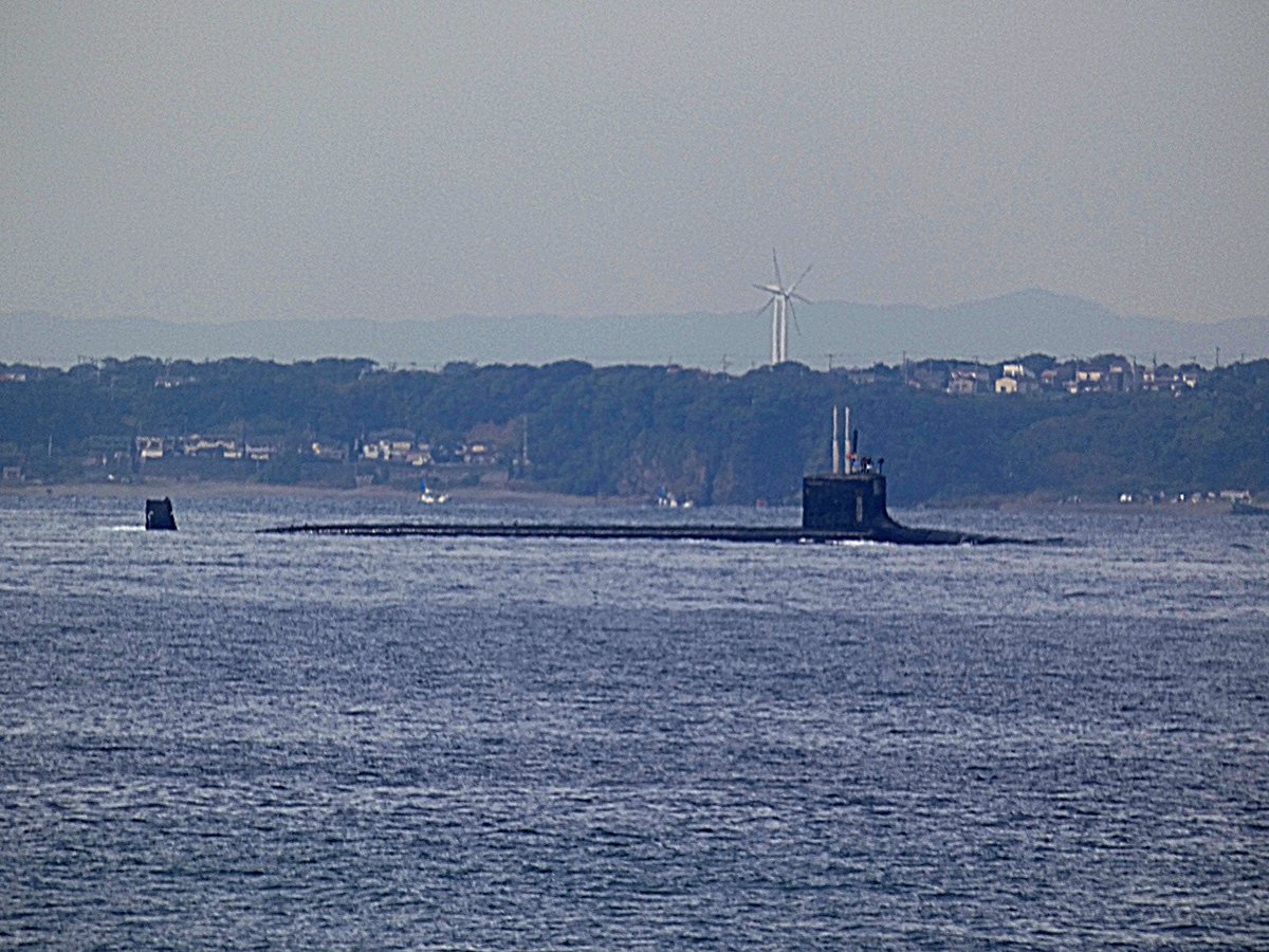 雲海のアトミックサブマリーン Chinese Type 09IIIB nuclear powered submarine surfaces in image