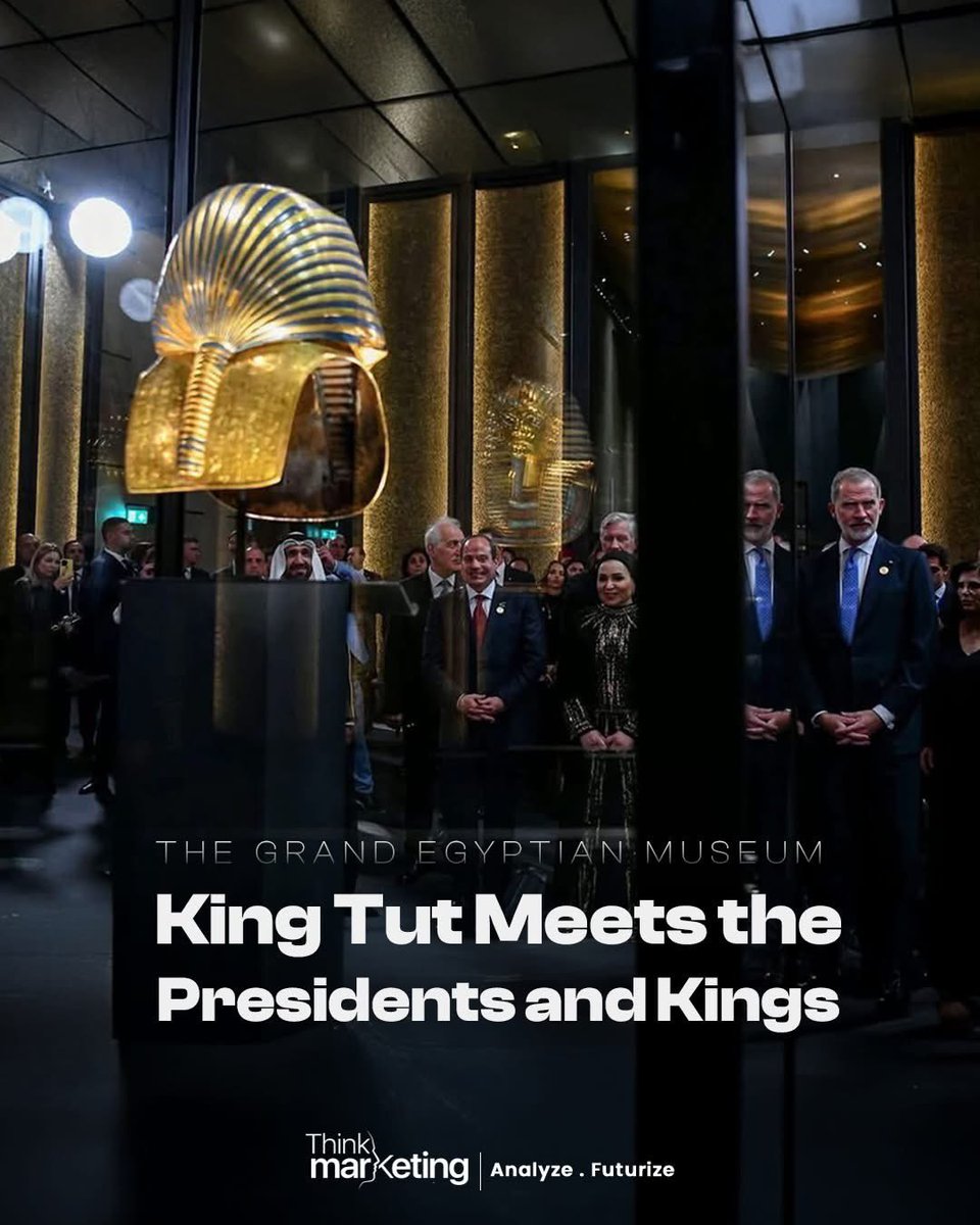 WaleedObs's tweet photo. Great shot , TUT with ELSISY and the KINGS and the PRESIDENTS , with the reflection of his golden face ,  after enjoying the capture , just take  a moment to think how a civilization that existed over 7000 years were able to create a gold mask #عبدالفتاح_السيسي  ❤️ https://t.co/yXS23r83Cj