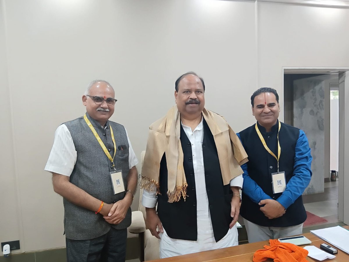 भोपाल मे <a href="/minmpmsme/">MSME Department, MP</a> मंत्री श्री <a href="/ChetanyaKasyap/">Chetanya Kasyap</a> जी से भेट कर उद्योग सम्बन्धी विभिन्न विषयो पर चर्चा करी.
<a href="/lubindia/">Laghu Udyog Bharati</a> <a href="/arunsonikatni/">ARUN SONI</a> <a href="/CollectorKatni/">Collector Katni</a> <a href="/sp_katni/">SP KATNI</a>