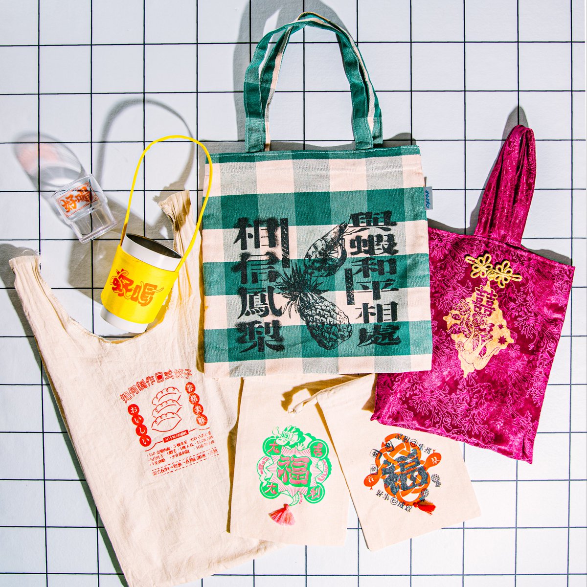 すいラボさん（<a href="/suilab_mochi/">すいラボ⚡3/8みちのくコミティア宇都宮【E-1,2】</a>）と一緒にデザフェス参加します！やった〜〜〜！！チャイナな雰囲気のアイテムあるよ〜〜！！見て〜〜〜〜〜〜👁️👁️

⟡꙳出展日：11/15.16
⟡꙳出展名：すいラボとオルミチン
⟡꙳ブース：K-246.247.248 暗いエリア

#デザフェス62リポスト
#デザフェス62
<a href="/designfesta/">デザインフェスタ公式</a>