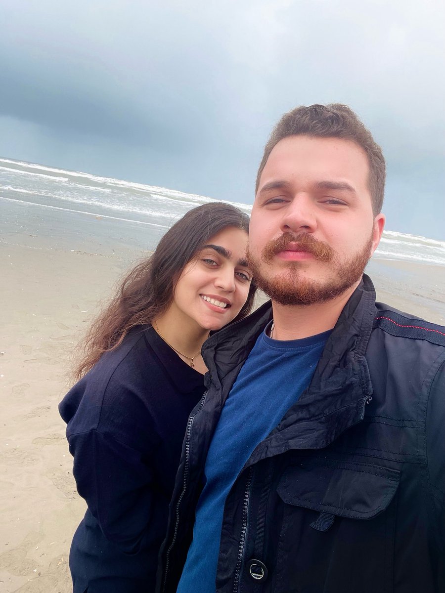 یه سال پیش لب همین دریا ازت خواستگاری کردم و الان با تو خوشبخت ترین مرد دنیام.❤️
<a href="/arefe_mohaghegh/">aReFe</a>