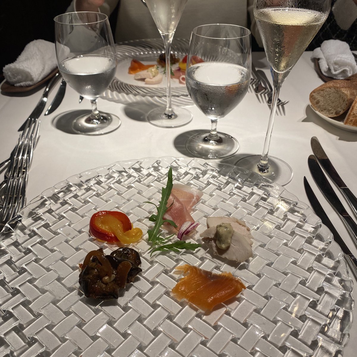 mycxvq's tweet image. 昼から飲んで食べて幸せだた~~❕