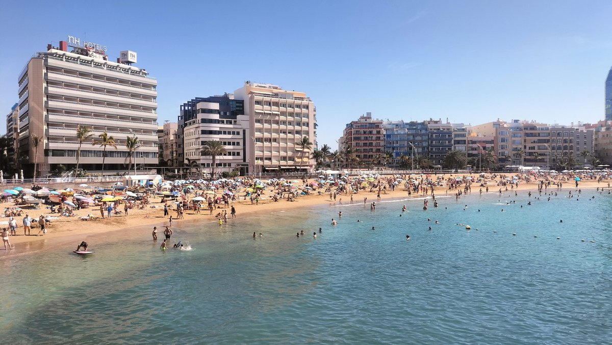 Domingo de playa 🏖️ en <a href="/LasCanteras/">Mi playa de Las Canteras 🏊🏻‍♀️🦈</a> , nuestro verano <a href="/LpaVisit/">Turismo de Las Palmas de Gran Canaria</a> <a href="/VickyPalmaMeteo/">Vicky Palma</a>