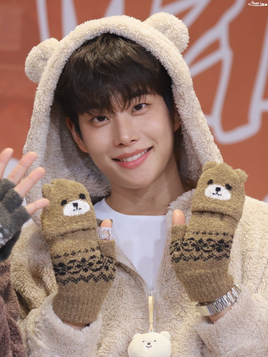 251102 애플뮤직

오늘 너어어무 행복했어 주니야🥰
날씨 추운데 몸건강 잘 챙기기!
사랑해 명준아🧡
#주니지니 #ZOONIZINI #아스트로 #ASTRO 
#엠제이 #MJ #사랑해