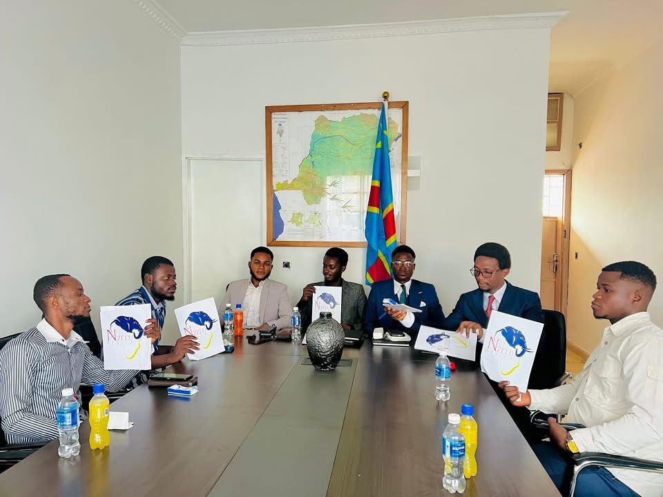BEpenge15264's tweet photo. Le vrai leadership ne se résume pas à une position hiérarchique, mais à un ensemble de comportements et de qualités qui influencent et motivent un groupe vers un objectif commun. Soutenons les notre 
C’est pour le Congo 🇨🇩 
@NZELU Africa 
@Observateur_X ,@JosiasLombaku https://t.co/maudrHzr8h