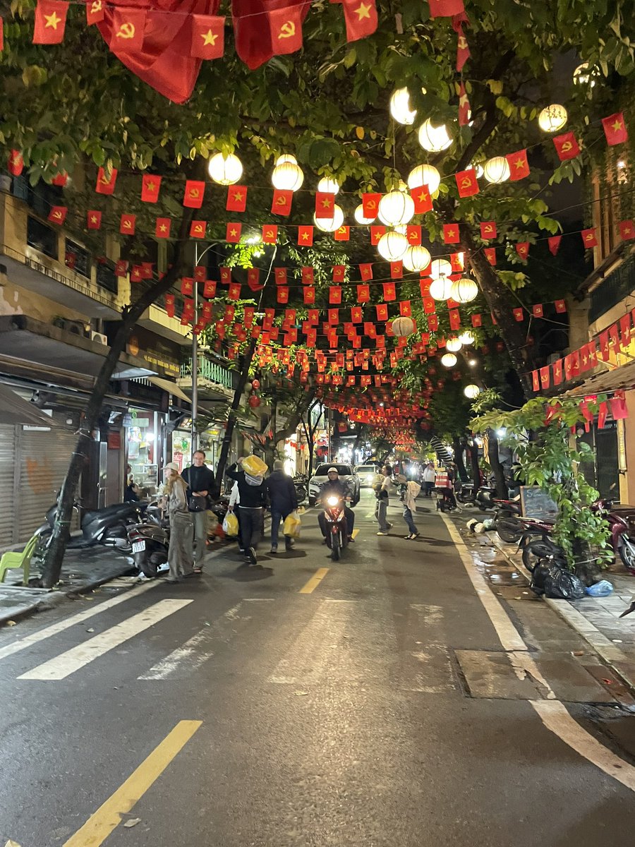 creamycomet's tweet image. ✈️ on a trip!