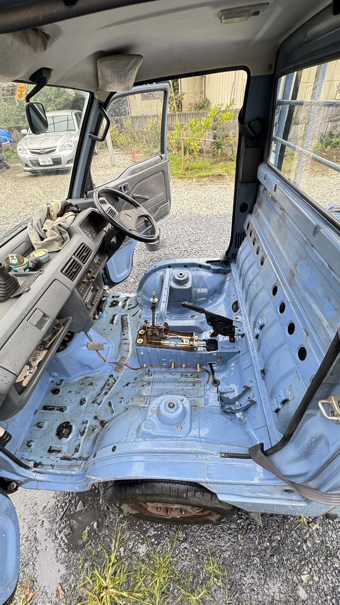Crazy_Factory18's tweet photo. 今日は先輩のステップワゴンの車高調交換してから洗車した。
車を洗うと書いて洗車だから多分合ってるはず
#HA2 #アクティトラック
#ACTY https://t.co/BDk324vbsf