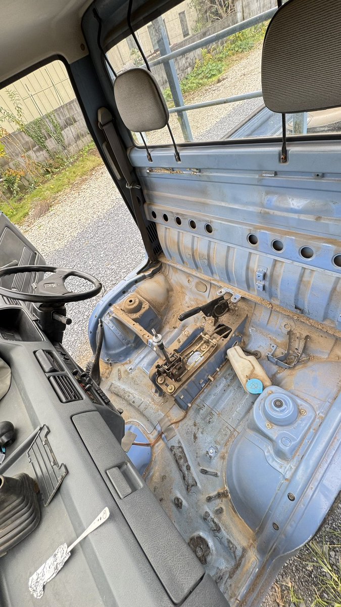 Crazy_Factory18's tweet photo. 今日は先輩のステップワゴンの車高調交換してから洗車した。
車を洗うと書いて洗車だから多分合ってるはず
#HA2 #アクティトラック
#ACTY https://t.co/BDk324vbsf