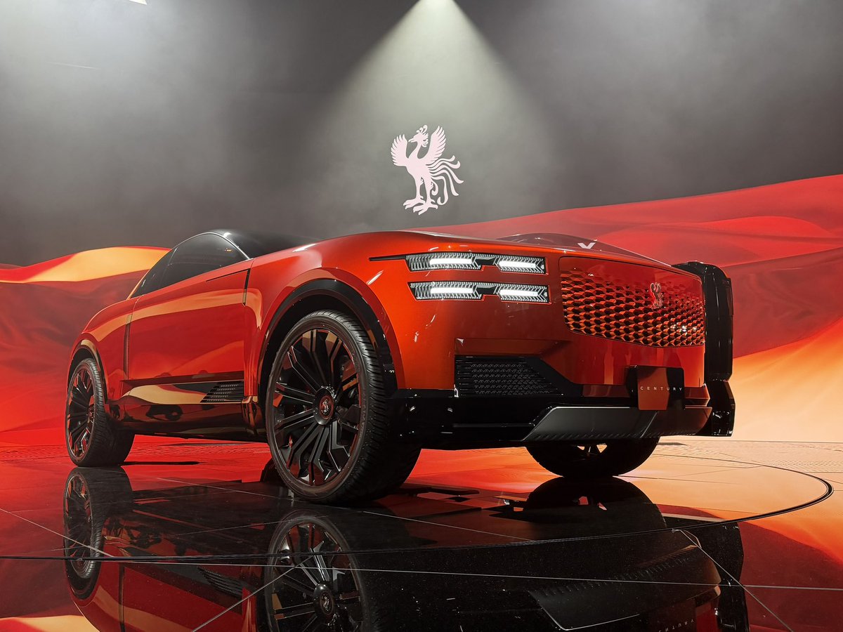 モビリティショーにて。
なんかすげーカッコよく撮れた。
私には一生縁のないセンチュリー…