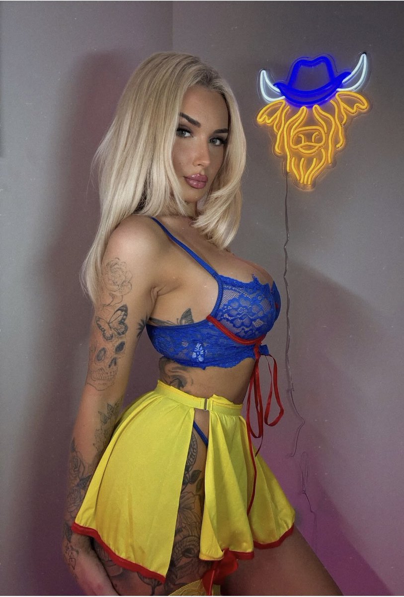 Mirror, mirror on the wall… who’s the fairest of them all? You are — in this irresistibly sexy Snow White costume. A bold twist on the classic fairytale look, this outfit features a flirty sweetheart neckline, fitted bodice with lace-up detail, and a mini yellow skirt that shows