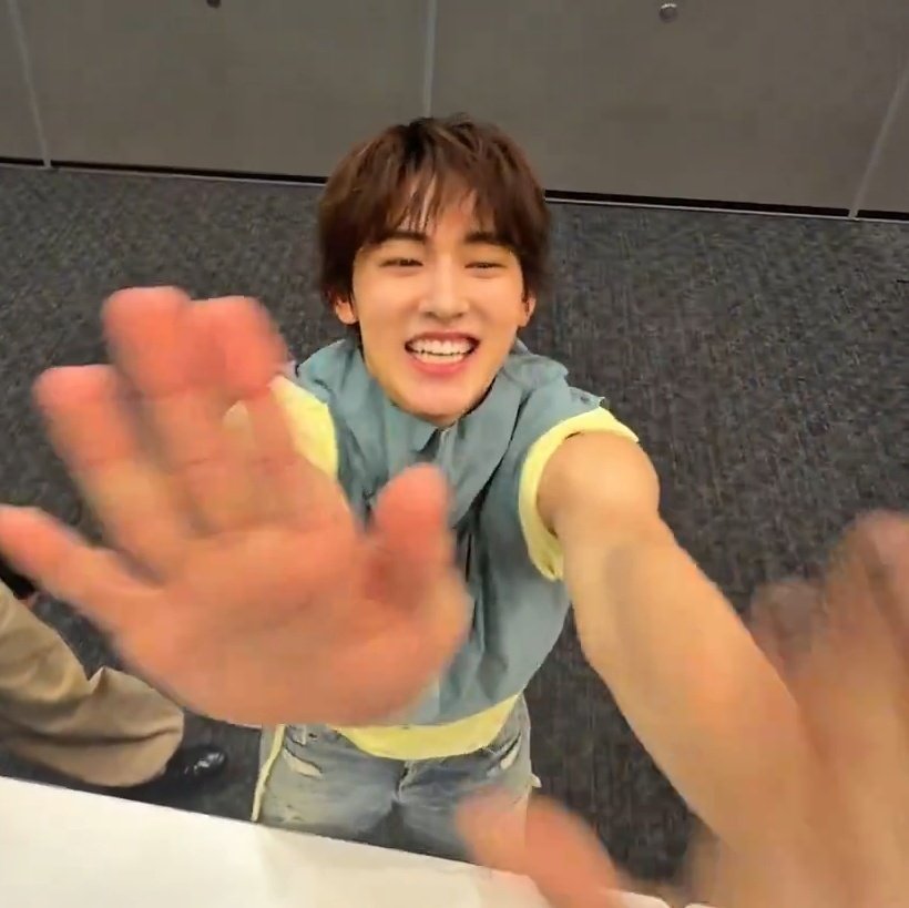 cortisnation's tweet image. MY EOMIEEEE [CAR CRASH] [BOOM] [PEOPLE SCREAMING] [SIRENS] [GLASS BREAKS] [DISTANT YELLING] [EXPLOSION] [HELICOPTERS AND NEWS TRUCKS] “... WE’RE REPORTING LIVE FROM THE SCENE-“ [AMBULANCE SIRENS] “MY LEG... MY LEG”