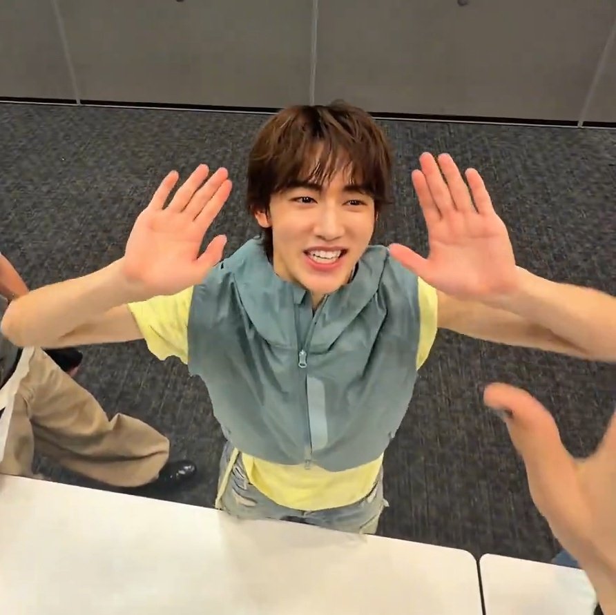 cortisnation's tweet image. MY EOMIEEEE [CAR CRASH] [BOOM] [PEOPLE SCREAMING] [SIRENS] [GLASS BREAKS] [DISTANT YELLING] [EXPLOSION] [HELICOPTERS AND NEWS TRUCKS] “... WE’RE REPORTING LIVE FROM THE SCENE-“ [AMBULANCE SIRENS] “MY LEG... MY LEG”