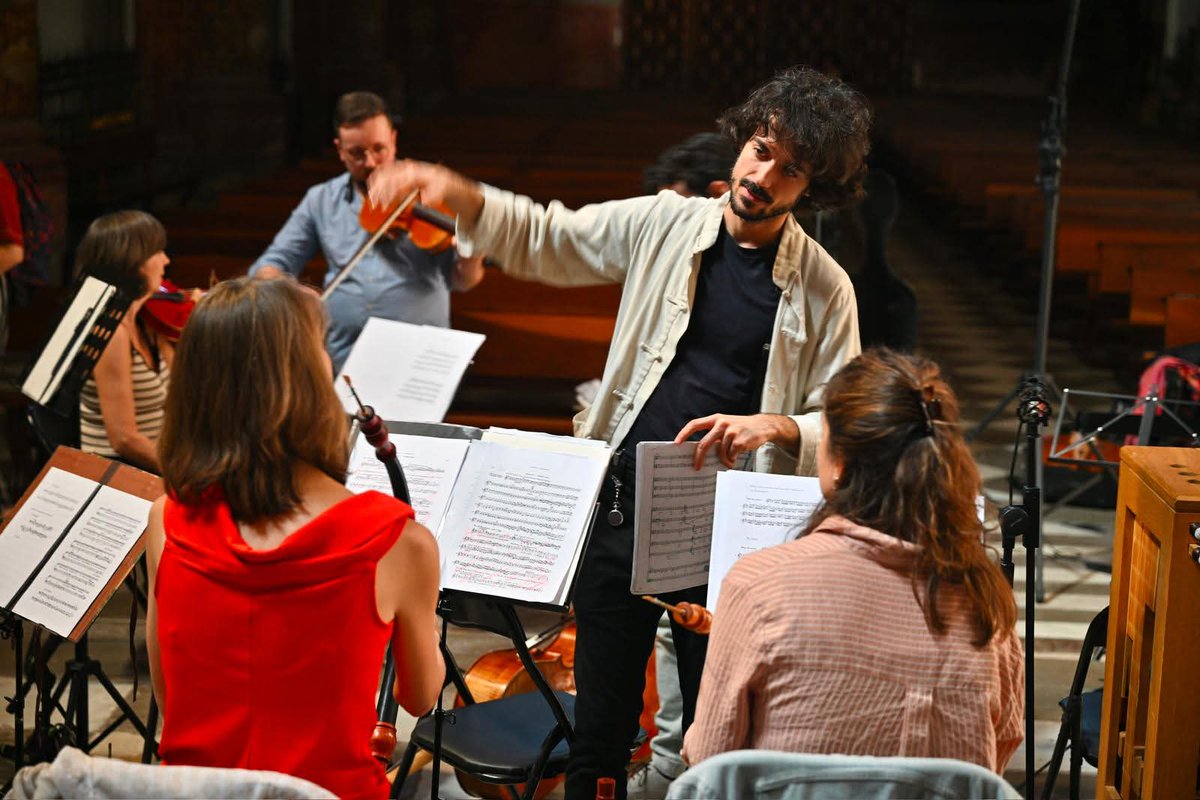 iliber_ensemble's tweet photo. #FOTOS 📸

Recuerdos de los ensayos de "Las Siete Palabras de Cristo en la Cruz" de #Bach, que estrenamos hace unos días en el Real Monasterio de San Jerónimo de #Granada, en el @FestivalMUSAG 2025. Nuestro concertino, Peter Biely, capturó con su cámara algunos de estos instantes https://t.co/LyNm6x1XqZ