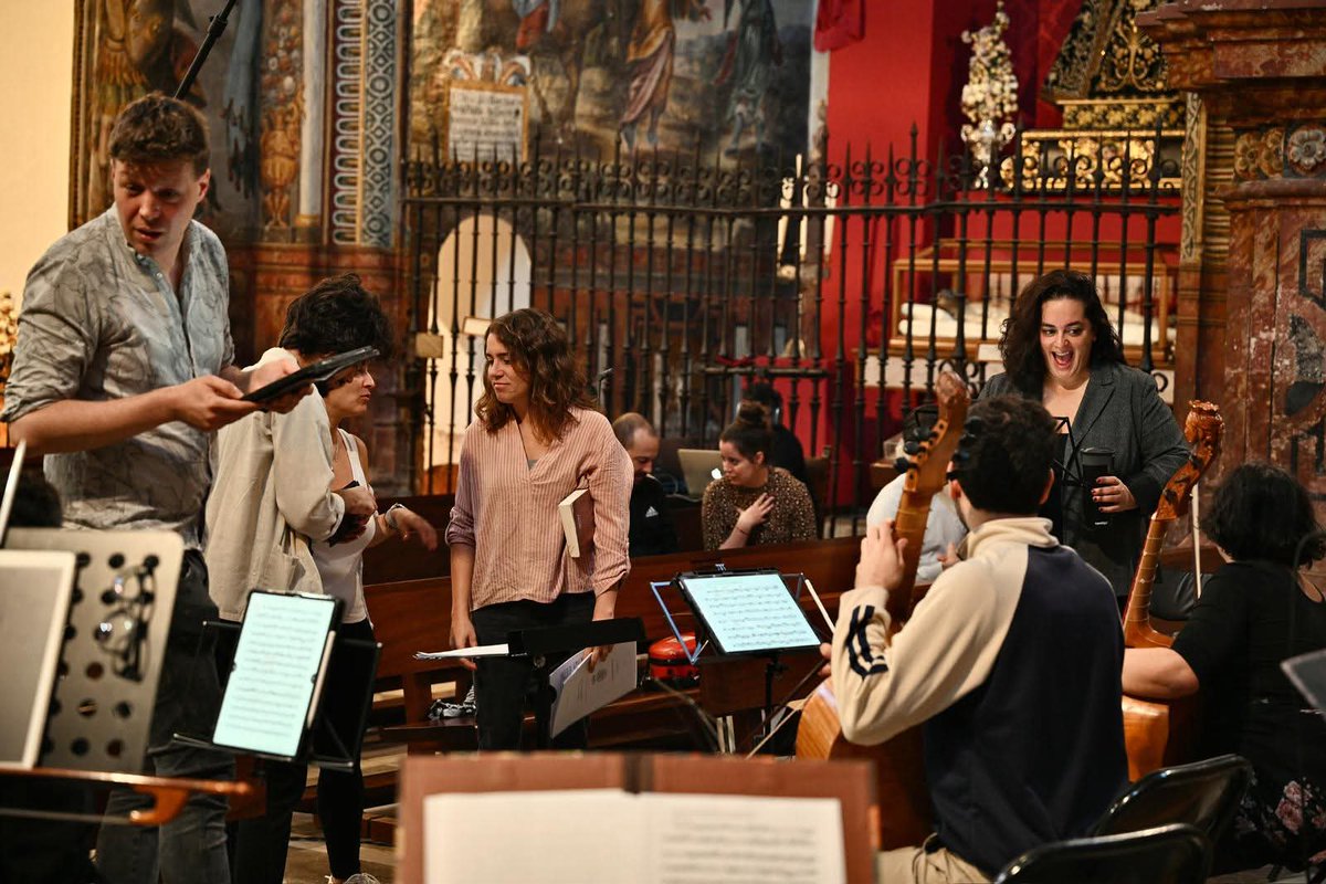 iliber_ensemble's tweet photo. #FOTOS 📸

Recuerdos de los ensayos de "Las Siete Palabras de Cristo en la Cruz" de #Bach, que estrenamos hace unos días en el Real Monasterio de San Jerónimo de #Granada, en el @FestivalMUSAG 2025. Nuestro concertino, Peter Biely, capturó con su cámara algunos de estos instantes https://t.co/LyNm6x1XqZ