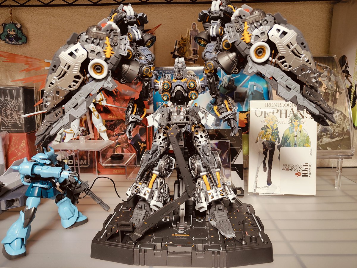 makoshi841694's tweet image. 早朝シラヌイパック作成してたら嫁さんに火がついたみたいで起きたらなんかでかいのできてた
バインダー付けるとゴツイ
LEDつけるとピカピカ
横のhgグフカスが小さく見える

#中華キット
 #axismodel KSHATRIYA
 #ガンプラ好きな人たちと繋がりたい