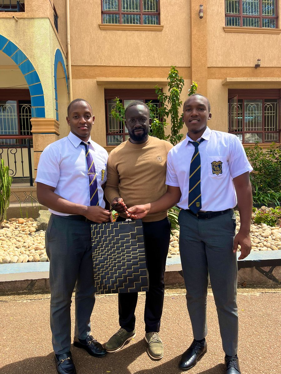 alvin_nkamba's tweet image. Honored to be gifted by the f6 class 2025.
All the best in your forthcoming papers.
#DUCINALTUM