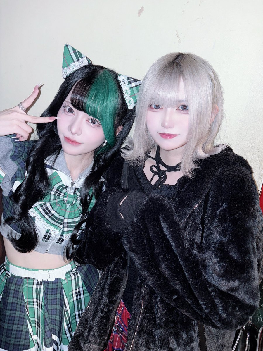 先日M3LOGINさんのデビューライブを見学させていただいた際にゆら猫ちゃんとお写真撮っていただきました( ；ᵕ； )💚🐈‍⬛

⚠︎︎巻き込みリプ注意です…！