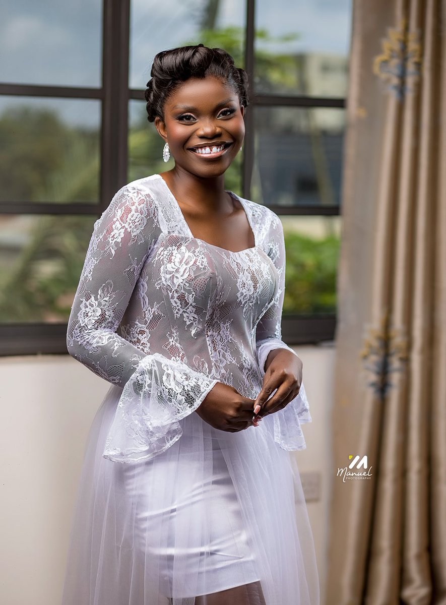 Emmanuel modellarining badiiy fotosuratlari bilan tanishdi Emmanuel modellarining badiiy fotosuratlari bilan tanishdi