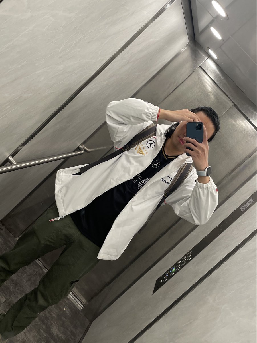 T1 FIGHTING for Finals ! 
Go chercher la sixième étoile ⭐️

#T1WIN #T1fighting