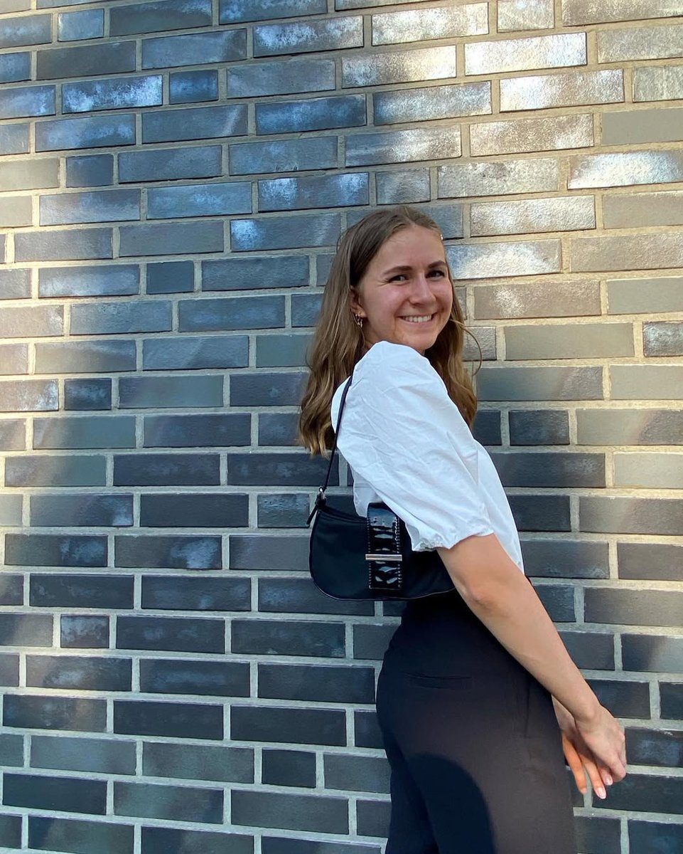 VeneraMilani's tweet image. Smile is my favorite accessory ✨
#twitter #twitterposts #twitterweek #twittermarketing #twittermemes #twitterpost