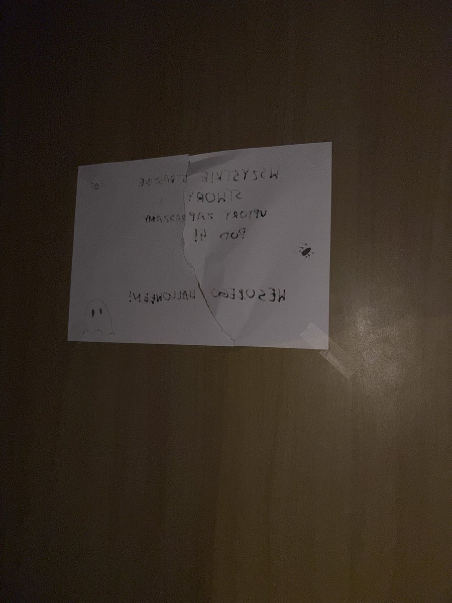 natiusiaa's tweet photo. @Miiy_yuu ja powiesilam na dole w klatce u siebie taka kartke, niestety jakiemus sasiadowi sie to niw spodobalo 😕 (zakladam ze to sasiad bo kartka byla powieszona od srodka klatki) no a skonczyla rozerwana 😕 https://t.co/zDEPa9x2dJ