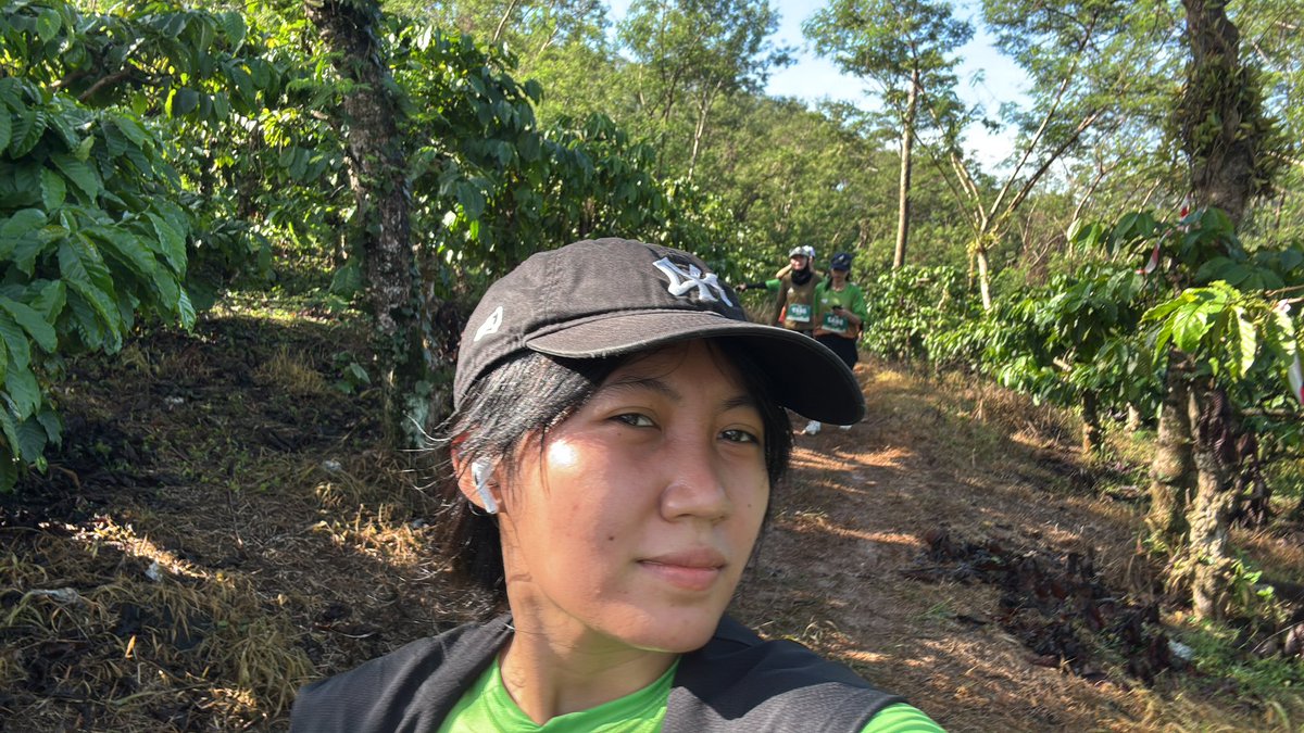 raneyadler's tweet photo. My very first 6K, first timer yang super ngide, tracknya langsung trail https://t.co/p4y953EaWE