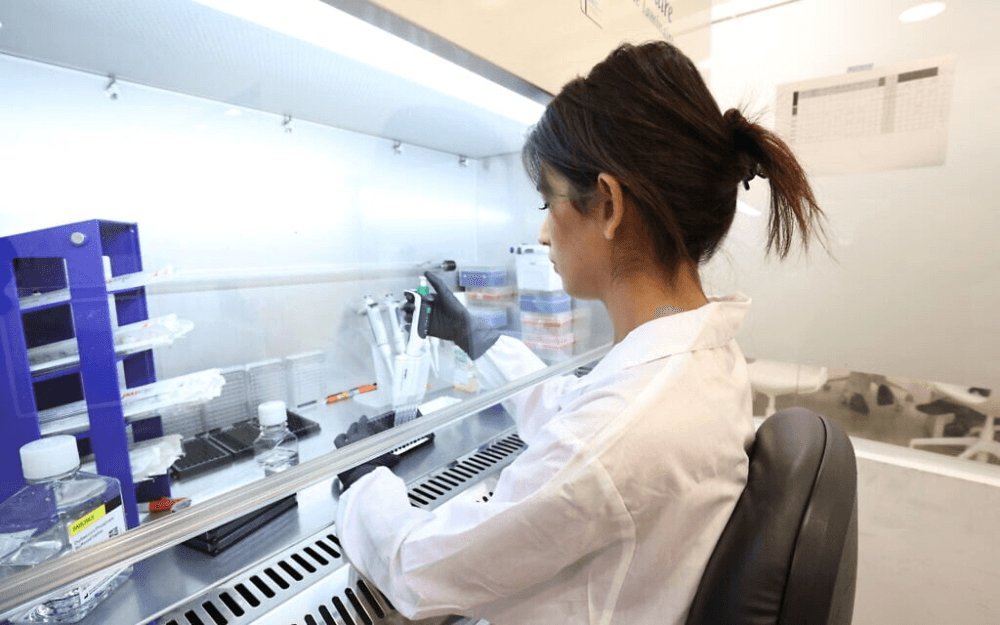 🧠 A game-changer in mental health: Israeli startup 𝗡𝗲𝘂𝗿𝗼𝗞𝗮𝗶𝗿𝗲 launches a blood test that can help predict a patient's response to antidepressants—cutting trial-and-error from 18 months to 2. Co-founded by a Technion PhD.

Read more: bit.ly/3JcgZPu