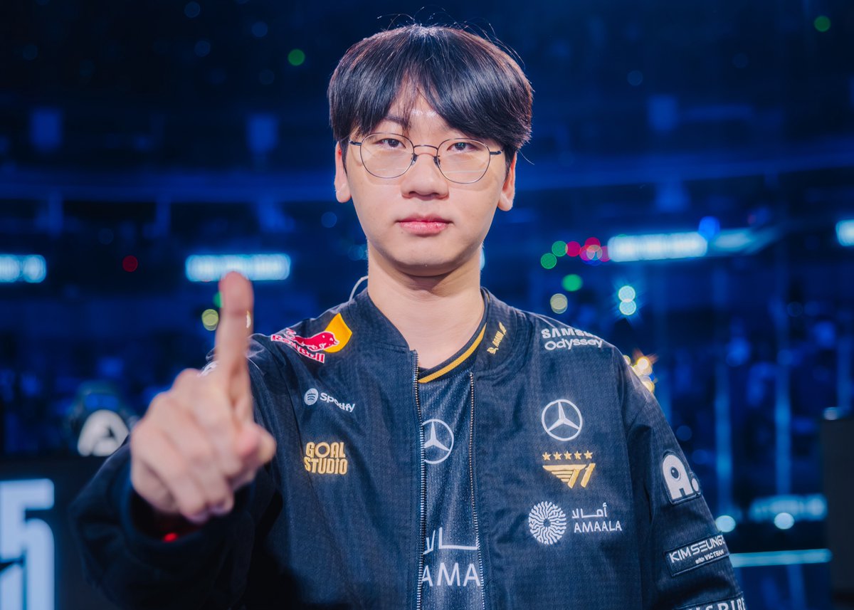 dear_doran's tweet photo. LoL Esports Photos Flickr 
Worlds 2025 Semifinal Stage - Day 2 (2) #Doran https://t.co/p8Xr1ZvlM7