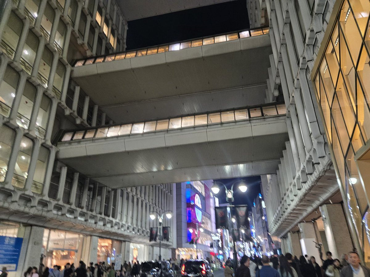 【夜の渋谷でゴミ拾い】
折角なので変える前に軽くセンター街のゴミ拾い。
いつもより早い時間だったので、ゴミは少なめ

#渋谷 #センター街 #ゴミ拾い  #ポイ捨て　#ボランティア