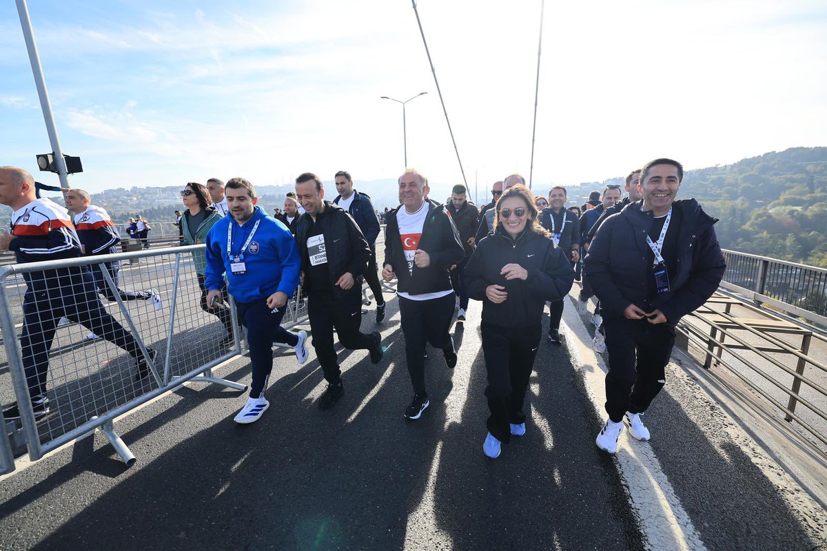 🏃‍♀ İstanbul’la Koştuk! 🏃‍♂

Bugün binlerce İstanbullu ve sporseverle beraber 47. İstanbul Maratonu’nda aynı heyecanı paylaştık.

CHP Genel Başkanımız Özgür Özel ve İBB Başkan Vekilimiz Nuri Aslan'ın da katıldığı maraton şehrimize yine çok yakıştı. 💙

Bu güzel günü mümkün