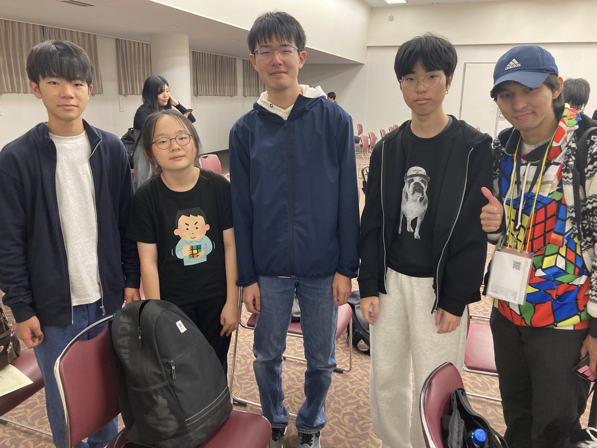 なかなか人生うまく行かないゾエ君とkan_cubeの暗さにつられてくれたゲニアしょーちゃんキューブパーカー兄ちゃん。
ゲニア君にメガの平均抜かれて大変落ち込んで挫折を味わっているけどライバルの存在ほど尊いものは無い‼️ありがとうゲニア君✨