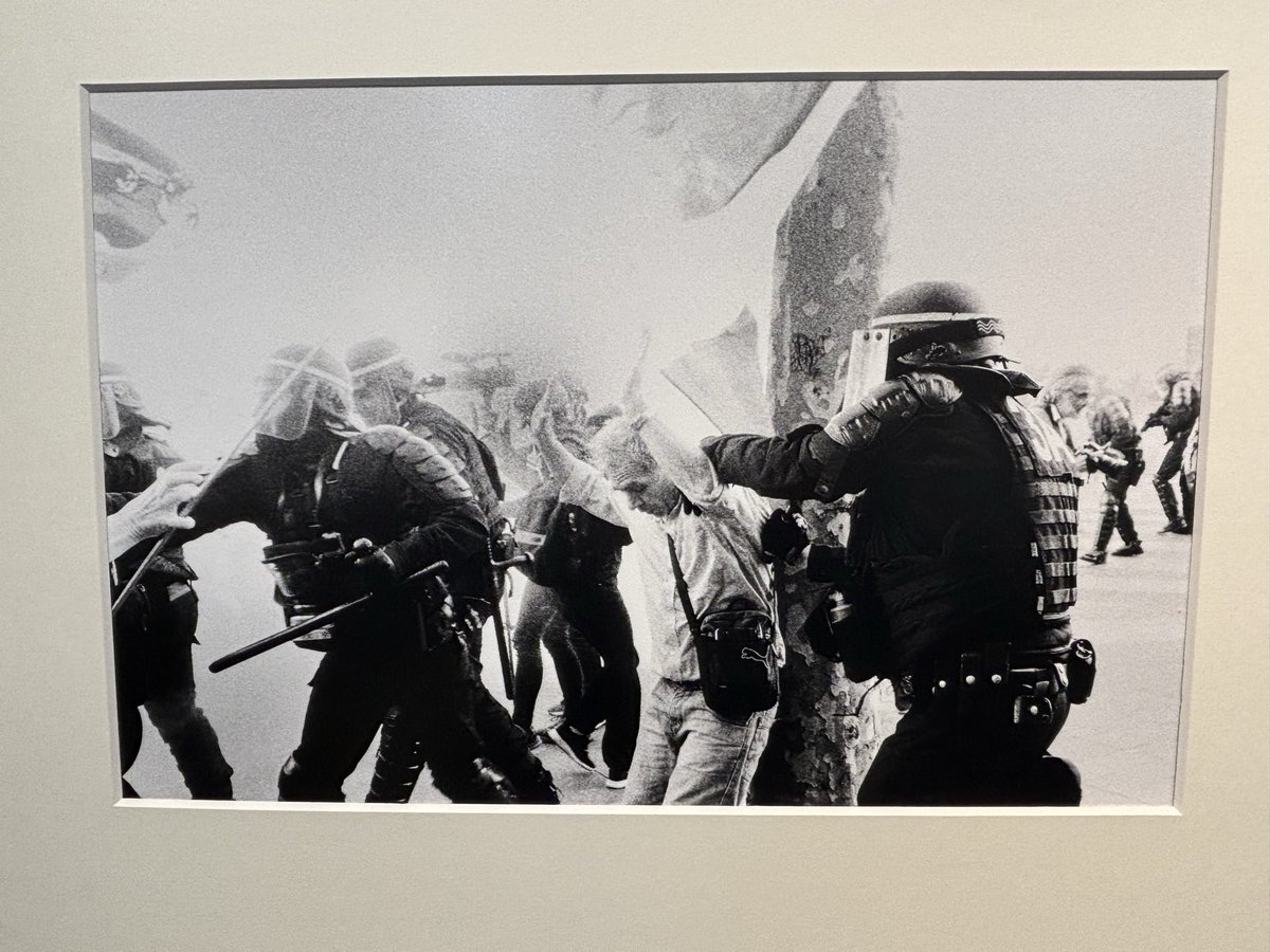 トーテムポールフォトギャラリーの「街と人と」、ギャラリーニエプスでの「Track on Tokyo」2つのグループ展、無事終了しました。僕はトーテムでは、パリのジレジョーヌのデモの写真を展示しました。ご来場頂きました皆さま、関係者の皆さま、ありがとうございました！