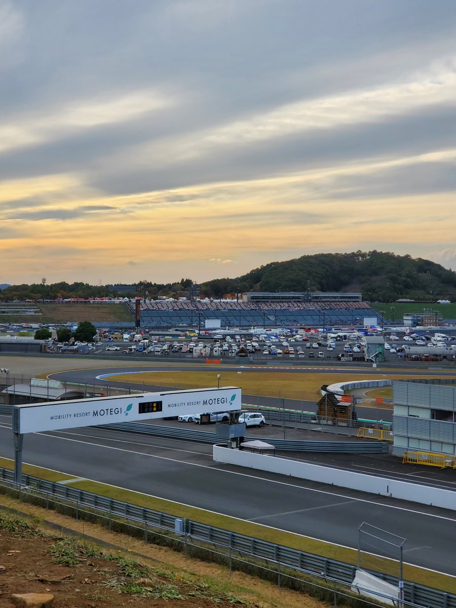 帰宅🏠️
途中渋滞有ったり夕飯食べたり
今日は楽しい嬉しい１日でした
お会いした皆さんありがとうございましたm(__)m
帰宅途中の皆さん
うちに帰るまでがGT
最後までご安全に‼️