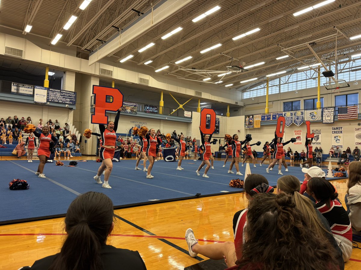 Collins_Classes's tweet image. LHS Cheer brings it every time! You all looked amazing out there. Great job girls and coaches! 💙🧡
