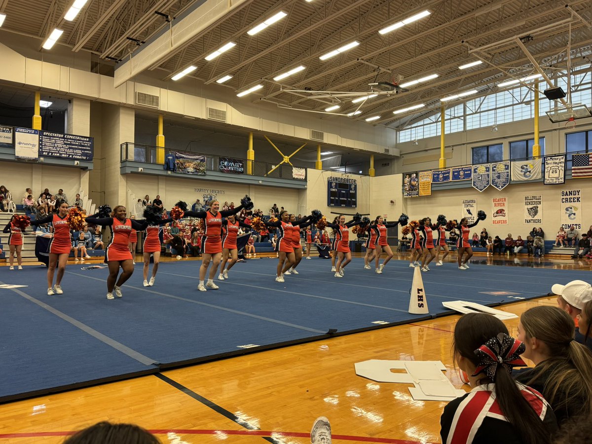 Collins_Classes's tweet image. LHS Cheer brings it every time! You all looked amazing out there. Great job girls and coaches! 💙🧡