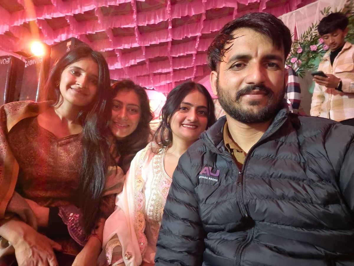 TJaismine's tweet photo. 🤗 https://t.co/6lYqyhJgWL
