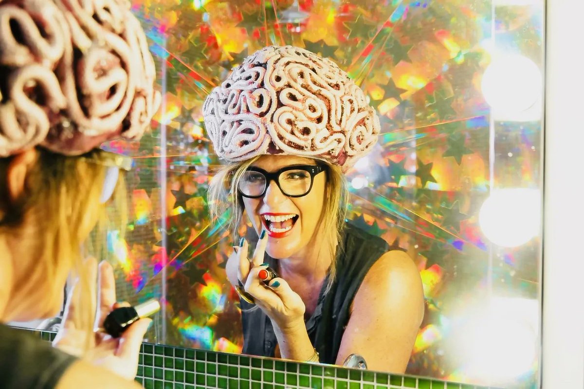 Lisa Goldapple ⚡ tweet media