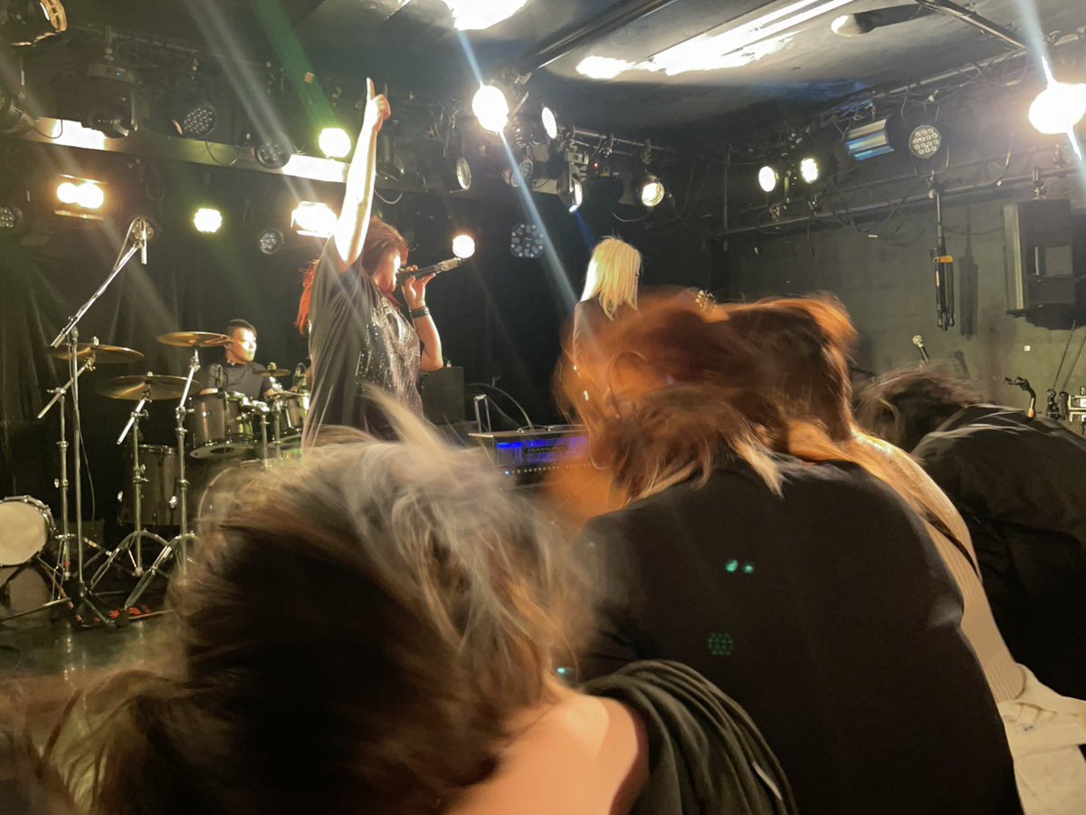 kyabe0325's tweet image. これが昨日の大黒摩季コピバンの模様です。
本当なんです、信じてください。

 #ラメフェス  #鱧祭