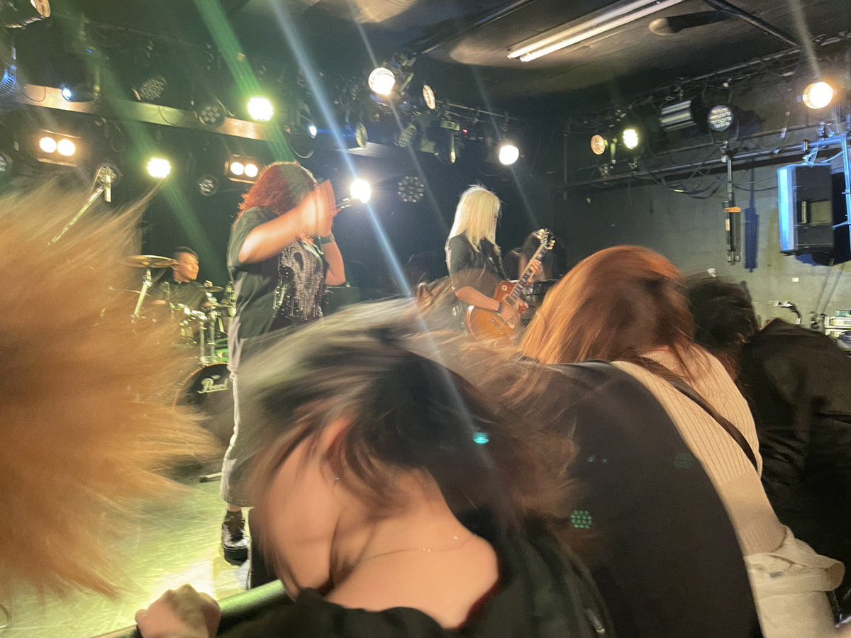 kyabe0325's tweet image. これが昨日の大黒摩季コピバンの模様です。
本当なんです、信じてください。

 #ラメフェス  #鱧祭