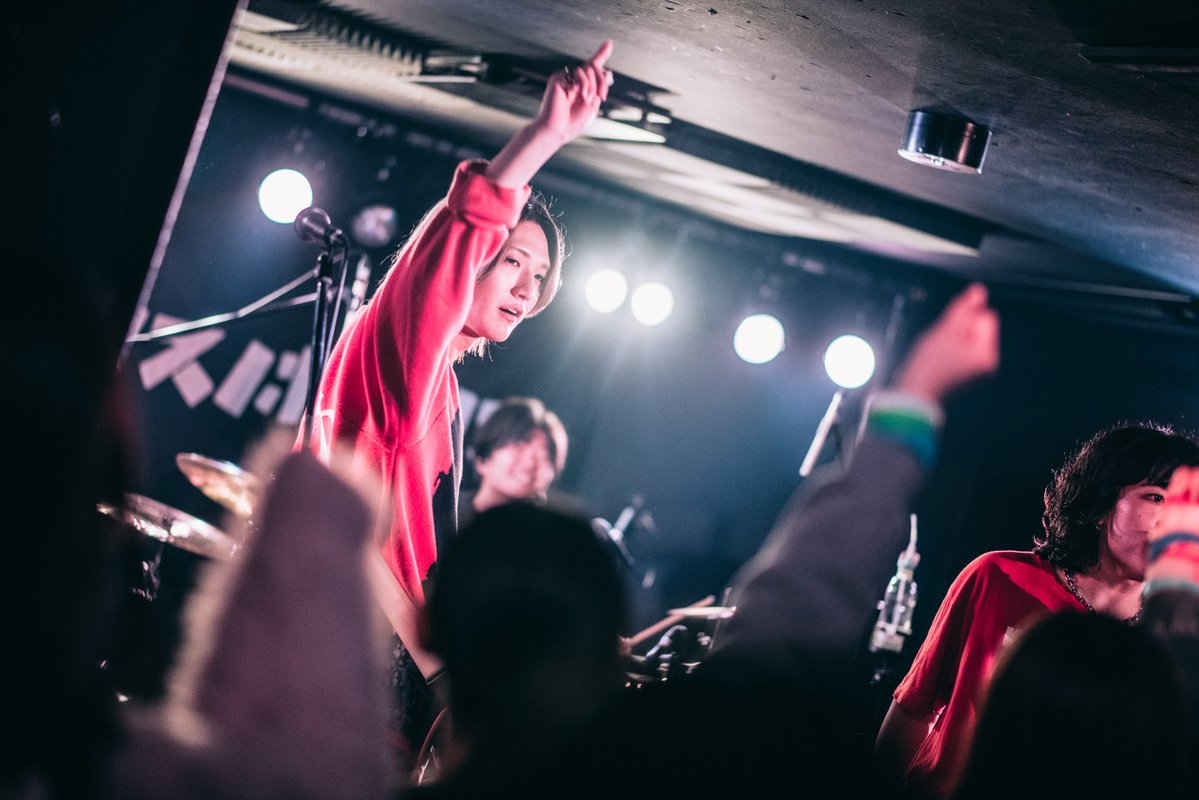 広島ALMEGHTY
今までたくさんお世話になりました。
本当にありがとうございます。
言いたいこと全然まとまらなくて何言ってんのかわかんなかったと思うけど、みんなが見つけてくれたからここまでやれてました。
後1本見届けてください。