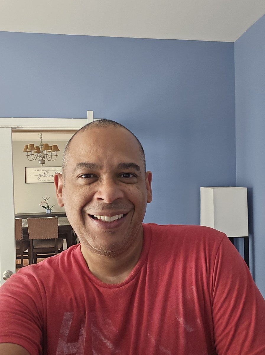 👋🏽 I'm James. 

I'm co-founder of the world's cutest twins, &amp; husband to an amazing wife

I'm also a leading advocate for founder mental health in the US.

Through a non-profit I started a few months ago, I provide free mental therapy for founders who can't afford it. 

Say hi!